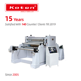 Cuộn để cuộn giấy dập nổi cho túi mua sắm.