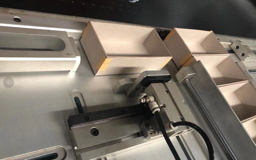 M&aacute;y l&agrave;m vị tr&iacute; hộp