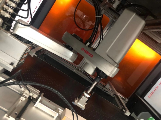 M&aacute;y l&agrave;m vị tr&iacute; hộp